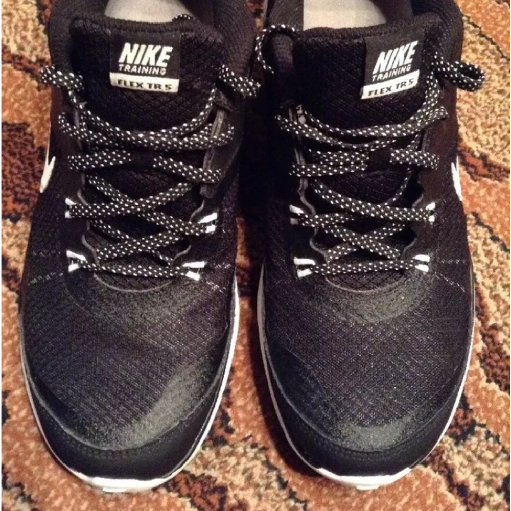 Nike flex sneakers 8.5